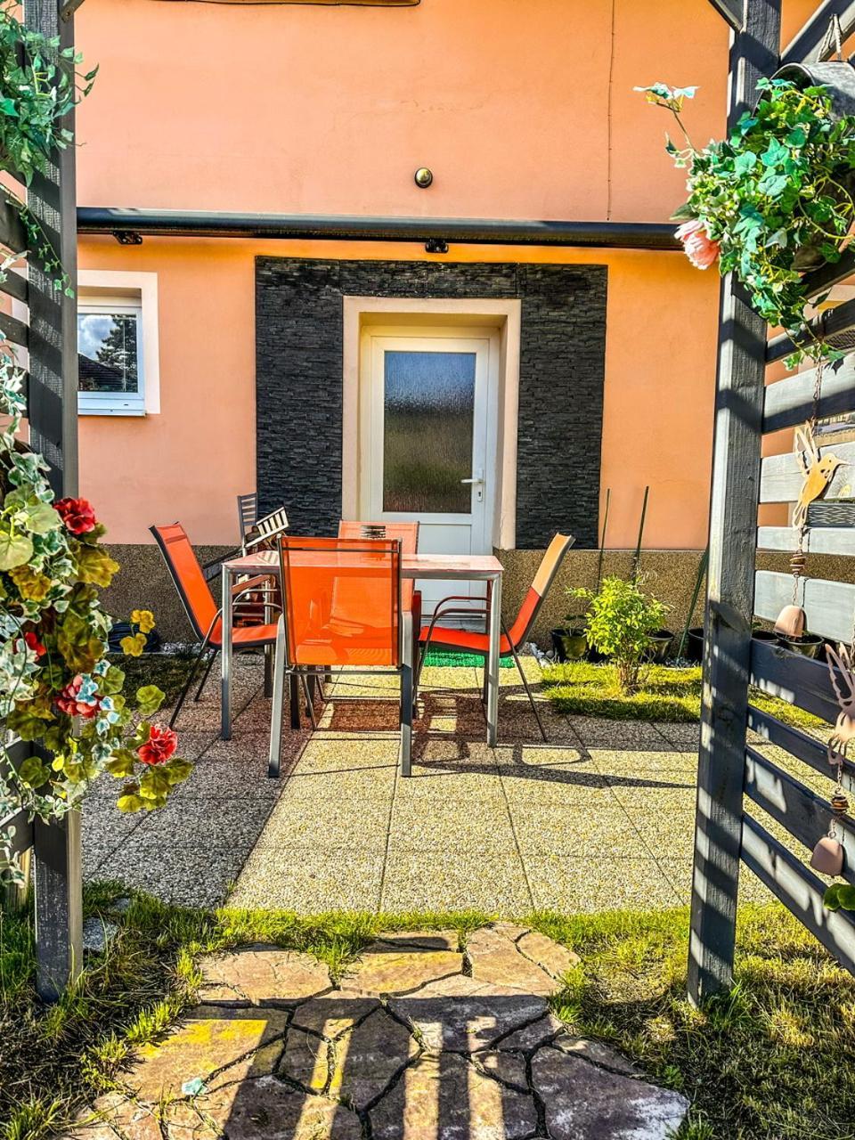 Apartman Pod Hradem Horšovský Týn Exteriör bild