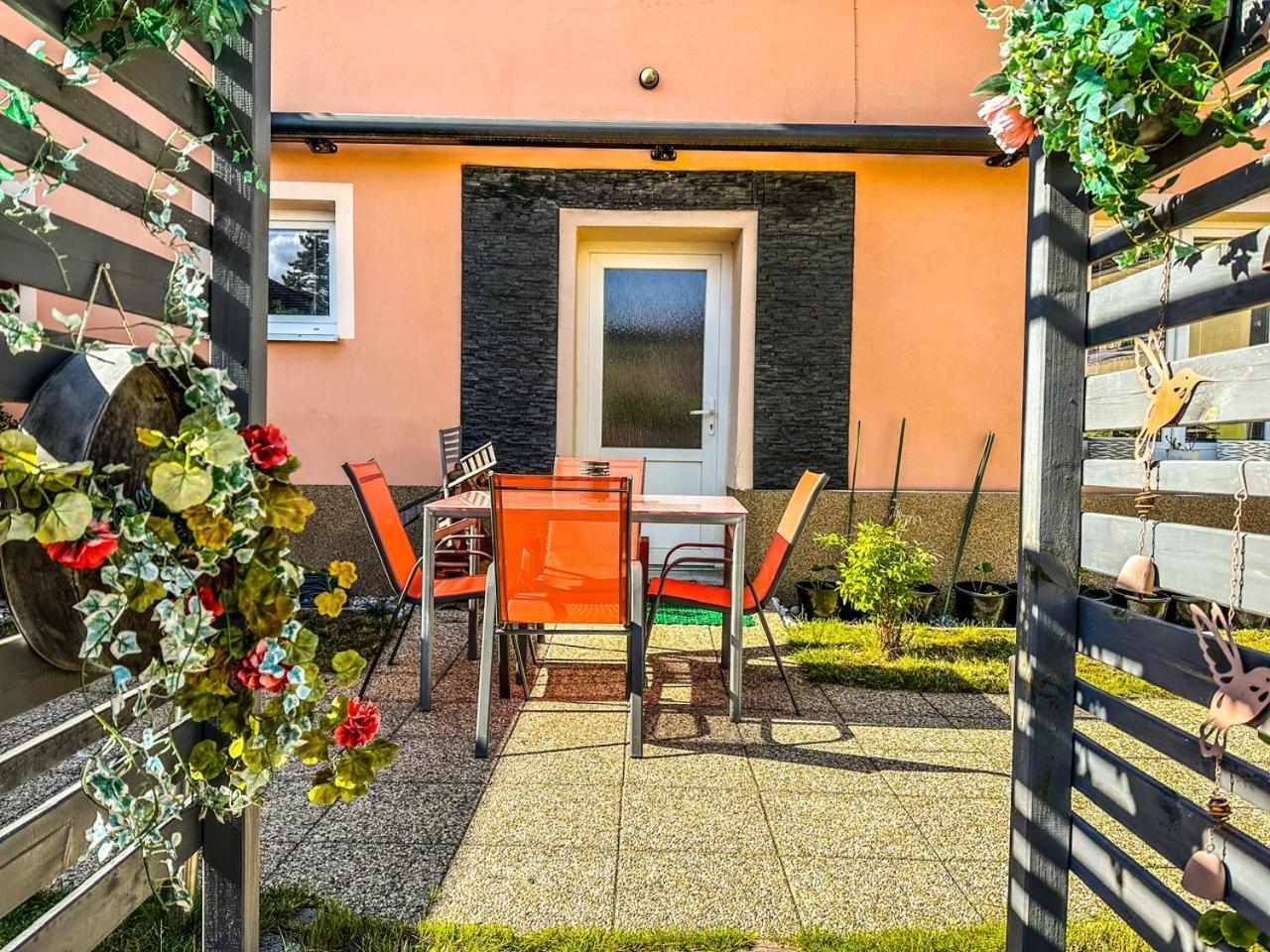 Apartman Pod Hradem Horšovský Týn Exteriör bild